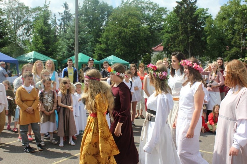 "Spotkajmy się w Piastowskim Grodzie" w Starym Polu. Szkolne święto i Dzień Dziecka