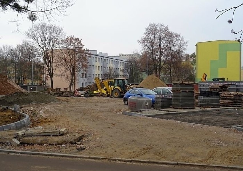 Budują ulice na radomskim osiedlu XV-lecia. Będzie więcej miejsc parkingowych, chodniki i nowy asfalt. Zobacz, jaki jest postęp prac