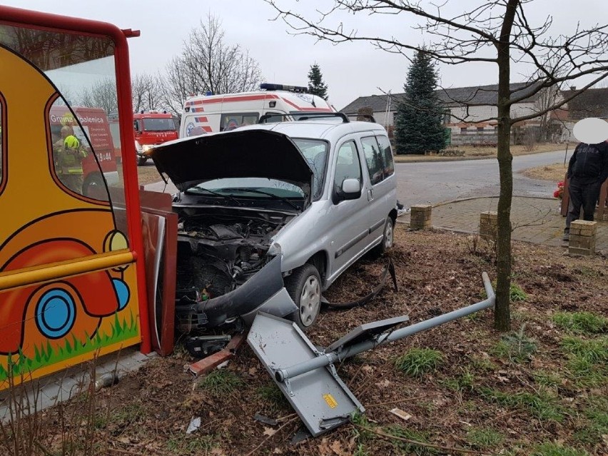 Gmina Opalenica: Poszkodowany w wypadku kierowca był... pijany