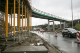 Kraków. Zobacz, jak postępują prace związane z budową kładki rowerowej wzdłuż ul. Kamieńskiego [ZDJĘCIA]