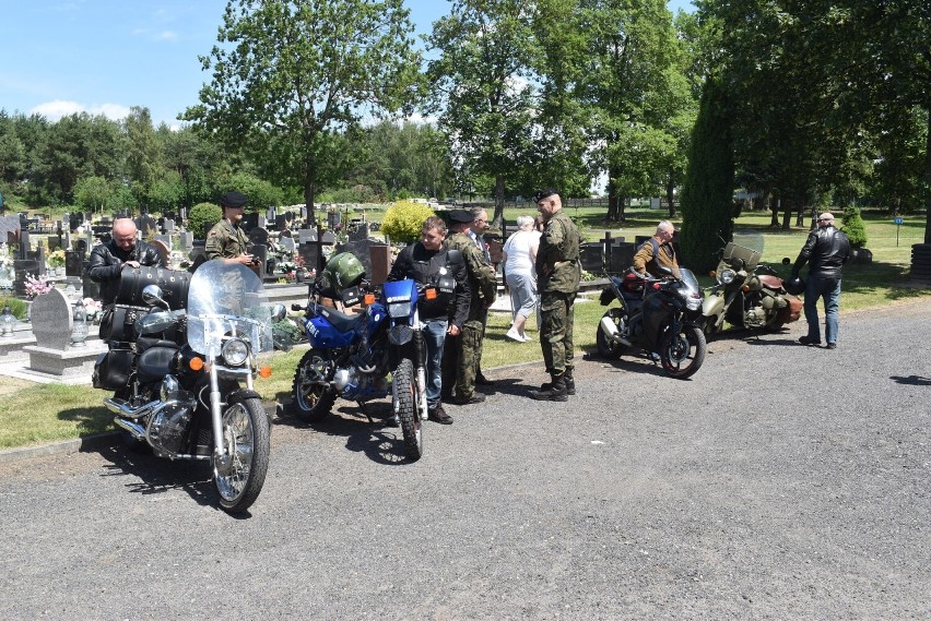 Wizyta weterantów-motocyklistów na cmentarzu w Krośnie...