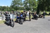 Weterani-motocykliści przyjechali oddać hołd koledze. 3 Rajd Motocyklowy Weteranów dotarł na cmentarz w Krośnie Odrzańskim