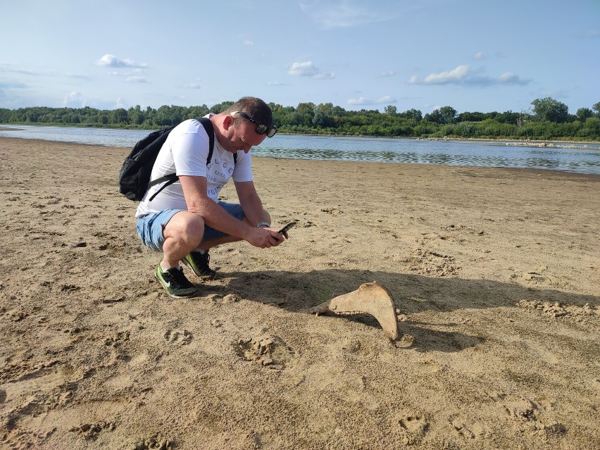 Niezwykłe znalezisko archeologiczne w Wiśle. Grupa odkrywców odnalazła łódź z czasów średniowiecza