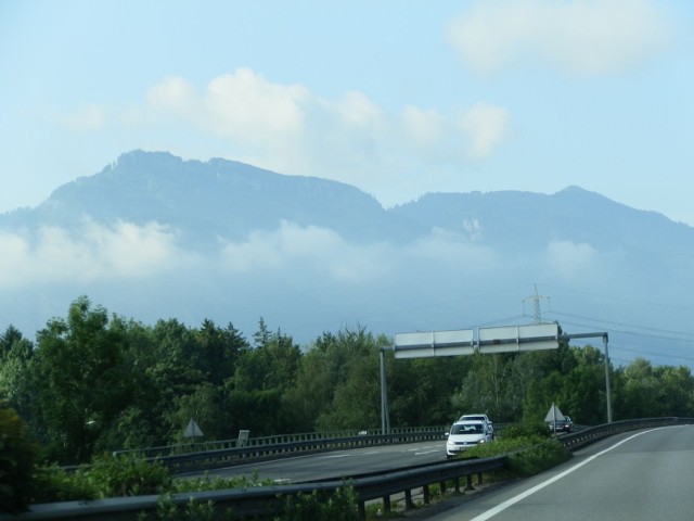 Autostrada Brennerska - A13 (Brennerautobahn). Kierunek - Włochy. Zdjęcia niestety nie są dobrej jakości, robiłam je przez szybę jadącego samochodu. Widoki są jednak warte pokazania. Fot. Halina Kr&uuml;sch Czopowik