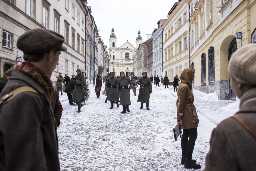 "Kurier". Warszawa z 1942 roku przysypana śniegiem. Kulisy superprodukcji Pasikowskiego [ZDJĘCIA, WIDEO] 