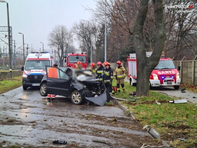 Groźnie wyglądający wypadek w Koniecpolu. Niedoświadczony kierowca wpadł w poślizg. Zobacz zdjęcia >>>