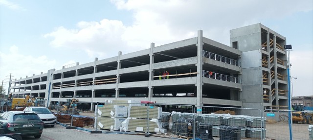 Żelbetowa konstrukcja budynku nowego, wielopoziomowego parkingu Narodowego Instytutu Onkologii jest już prawie gotowa. 

Zobacz kolejne zdjęcia. Przesuwaj zdjęcia w prawo - naciśnij strzałkę lub przycisk NASTĘPNE
