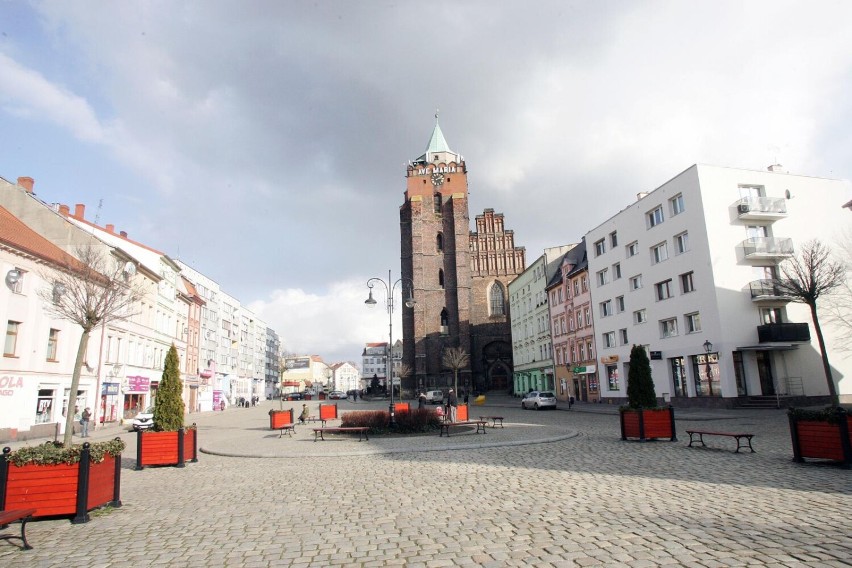 Chojnów to nazwa topograficzna od wyrazu chojna = zarośla,...