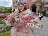 Obłędne sukienki z kwiatów i piękne modelki na XXXIV Festiwalu Kwiatów i Sztuki w Zamku Książ w Wałbrzychu 