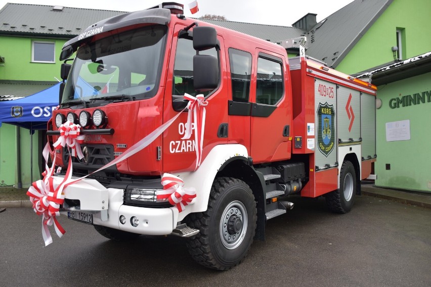 Uroczyste przekazanie i poświecenie nowego samochodu strażackiego dla Ochotniczej Straży Pożarnej KSRG Czarna Górna [ZDJĘCIA]