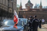 Krakowscy przedsiębiorcy protestowali w samochodach. Interweniowała policja. Posypały się mandaty [ZDJĘCIA]