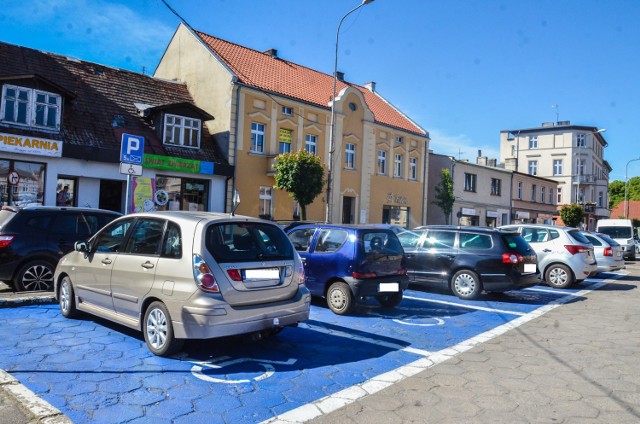 Miejsca postojowe dedykowane kierowcom posiadającym karty parkingowe dla osób niepełnosprawnych niestety często bywają zajęte.