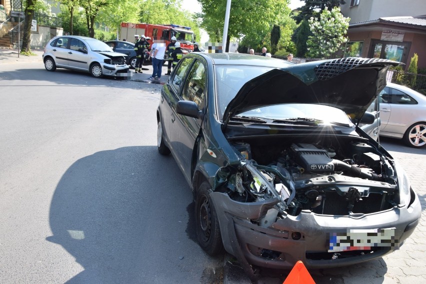 Zderzenie na ul. Broniewskiego w Sieradzu. Incydent z udziałem dwóch aut, jedna osoba poszkodowana