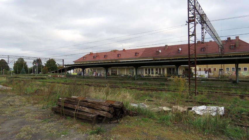 Prace przy Szczecińskiej Kolei Metropolitalnej: zakończyła się rozbiórka jednego toru [ZDJĘCIA]