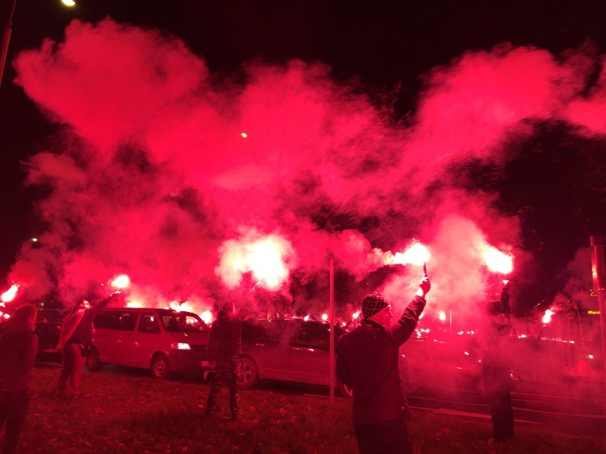 Kibice Lecha odpalili 2 tysiące rac na ulicach Poznania! [ZDJĘCIA]