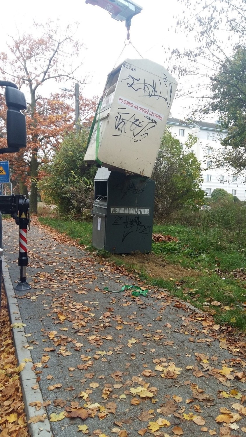 Kontenery na "odzież dla potrzebujących" znikną z gdańskich ulic? Nie mają ma nic wspólnego ze zbiórkami charytatywnymi  [zdjęcia]