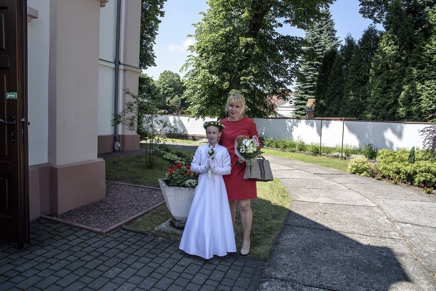 Pierwsza Komunia Święta w parafii Narodzenia Najświętszej Maryi Panny w Chechle [ZDJĘCIA]