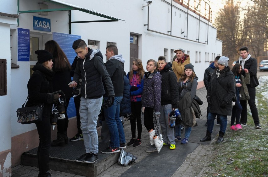 Wejścia na lodowisko: poniedziałek - niedziela godz....