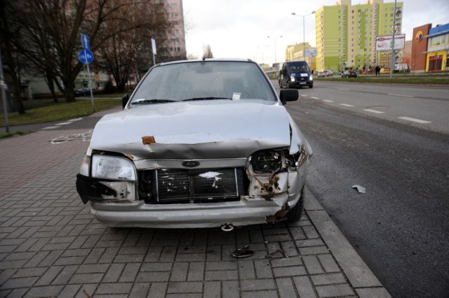 - Przez rok udało się z grubsza oczyścić z wraków pas drogowy - ...