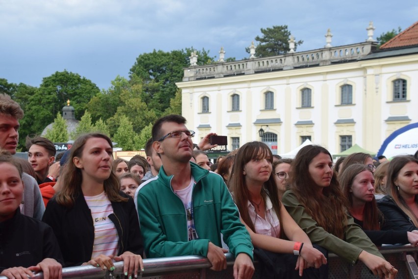 Tłumy bawiły się na dziedzińcu Pałacu Branickich. Na scenie...