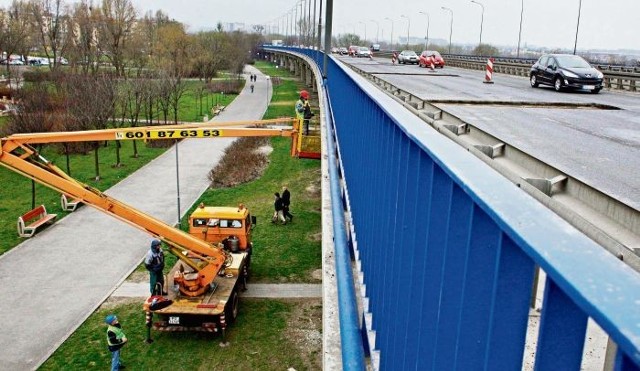 Stan estakady na trasie katowickiej nie jest dobry. Stąd konieczność zmniejszenia liczby pasów ruchu