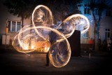 Pokaz pirotechniczny na jarmarku w Kleczewie. Fireshow rozpaliło widzów. Zobaczcie te niesamowite zdjęcia