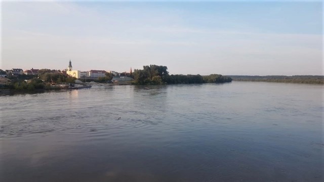 Bydgoskie Centrum Zarządzania Kryzysowego ostrzega mieszkańców Bydgoszczy przed wezbraniem wody w Wiśle z przekroczeniem stanów ostrzegawczych