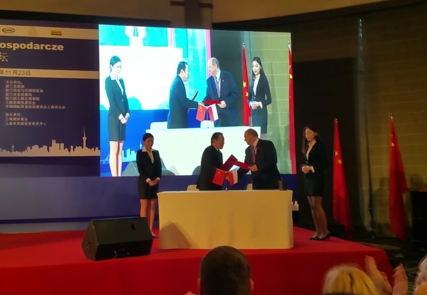 Podpisanie umowy między OSM w Łowiczu a chińską spółką...