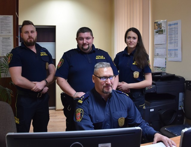 Strażnicy miejscy w Sławkowie będą teraz pracować w czteroosobowym składzie 

Zobacz kolejne zdjęcia/plansze. Przesuwaj zdjęcia w prawo - naciśnij strzałkę lub przycisk NASTĘPNE