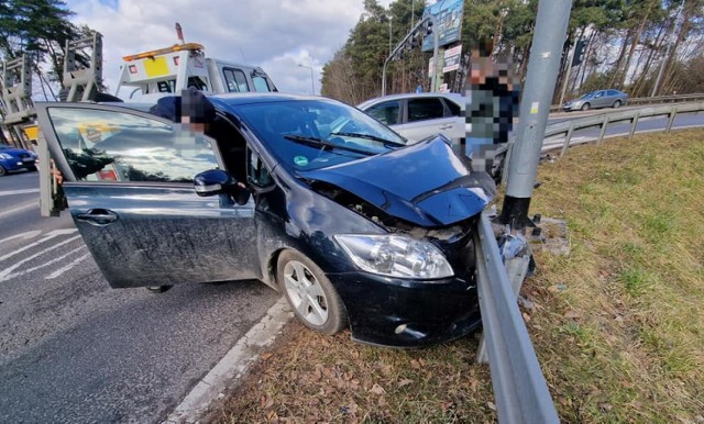 W Olkuszu, na skrzyżowaniu DK 94 z DW 783 doszło do groźnie wyglądającego wypadku