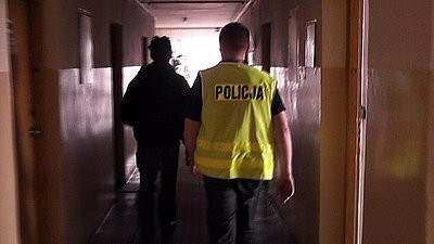 Myszków: Policja zatrzymała dwóch mężczyzn, którzy okradli niepełnosprawną rodzinę