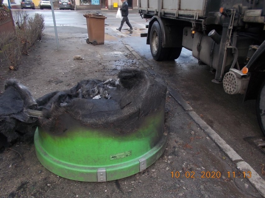 Nieznani sprawcy podpalają w Jeleniej Górze kontenery na śmieci [ZDJĘCIA]