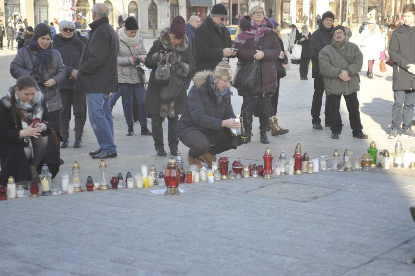 Tłumy na marszu w Krakowie ku pamięci Pawła Adamowicza