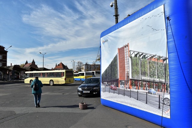 Centrum przesiadkowe Opole Główne powstanie na płycie dworca autobusowego. Inwestycja będzie się wiązać z wyburzeniem pawilonów handlowych i powstaniem nowego połączenia ulic 1 Maja i Armii Krajowej. Dotychczasowe ma być zlikwidowane.