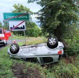 Dachowanie toyoty w Szpetalu Górnym. Zdjęcia, wideo