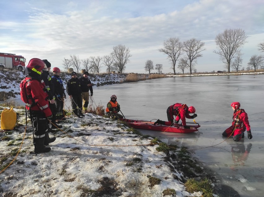 Wieluńscy strażacy ćwiczyli ratownictwo lodowe
