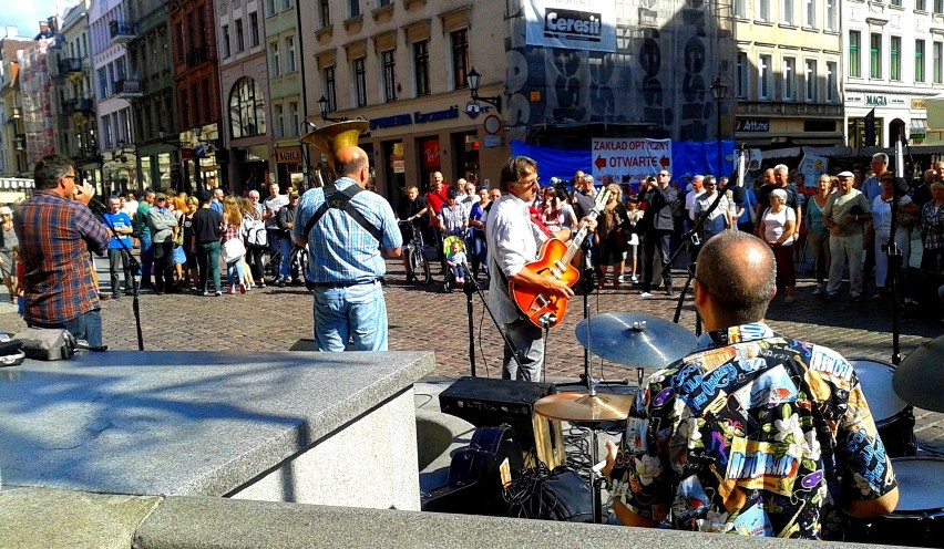 Koncert przy pomniku Kopernika inaugurował trzydniowy festiwal muzyki blues.