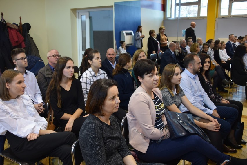 Stypendia Fundacji na Rzecz Rozwoju Powiatu Wieluńskiego wręczone[FOTO, WIDEO]