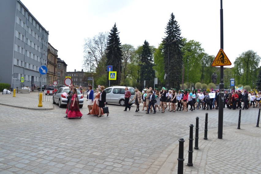 Centrum Kształcenia Zawodowego i Ustawicznego nr 1 żegna maturzystów [ZDJĘCIA]