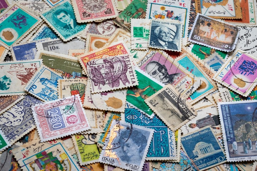 Miłośnicy znaczków pocztowych także obchodzą swoje święto w...