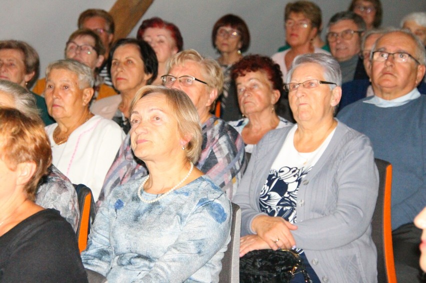 Dyrektor zdunowskiej biblioteki Mirosława Szymczak odchodzi na emeryturę [ZDJĘCIA]