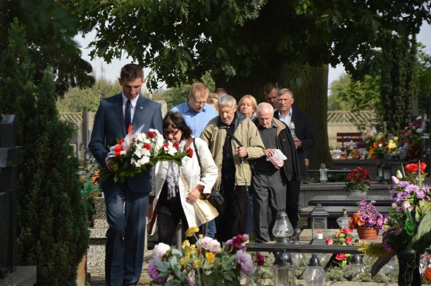 Brzozowy krzyż upamiętnia miejsce, gdzie spłonął polski...