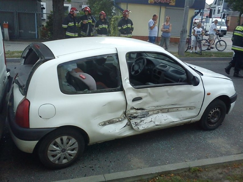 Wypadek na skrzyżowaniu ulic Długa - Wiejska. Ranne dziecko trafiło do szpitala [zdjęcia, video]