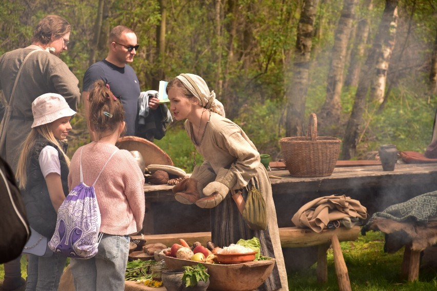 W czasie Archeologicznej wiosny, czyli popularnej majówki,...