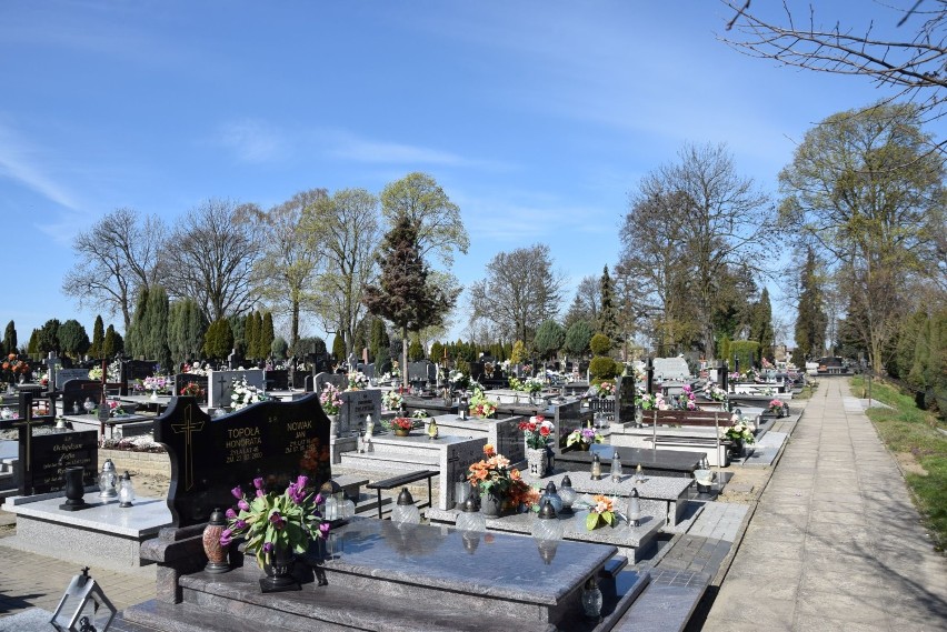 Cmentarze w Wieluniu w dobie koronawirusa FOTO