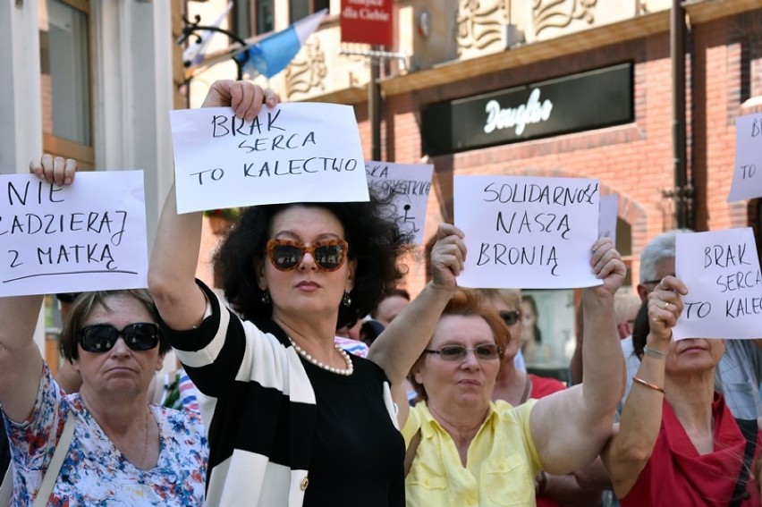 Legnica, manifestacja poparcia dla Matek protestujących w...