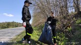 W Brunarach strażacy zebrali 60 worków śmieci. Akcję zorganizowali z okazji Światowego Dnia Ziemi