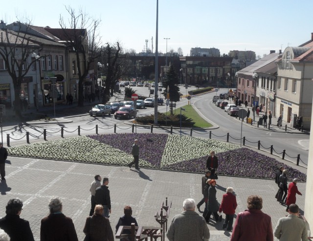 Tak na razie wygląda rynek w Jaworznie. Po remoncie znikną z niego samochody