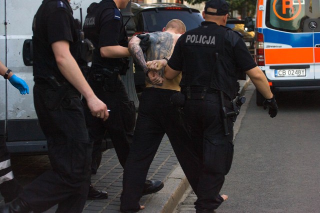 Zdjęcia z akcji policji otrzymaliśmy dzięki: Jaap Arriens Photography

Bydgoszcz: Chciał skoczyć z okna. Został zatrzymany [ZDJĘCIA]