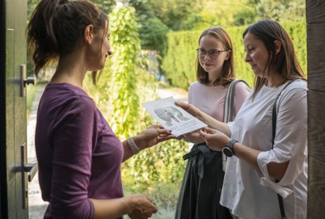 Świadkowie Jehowy proponują indywidualny kurs biblijny.